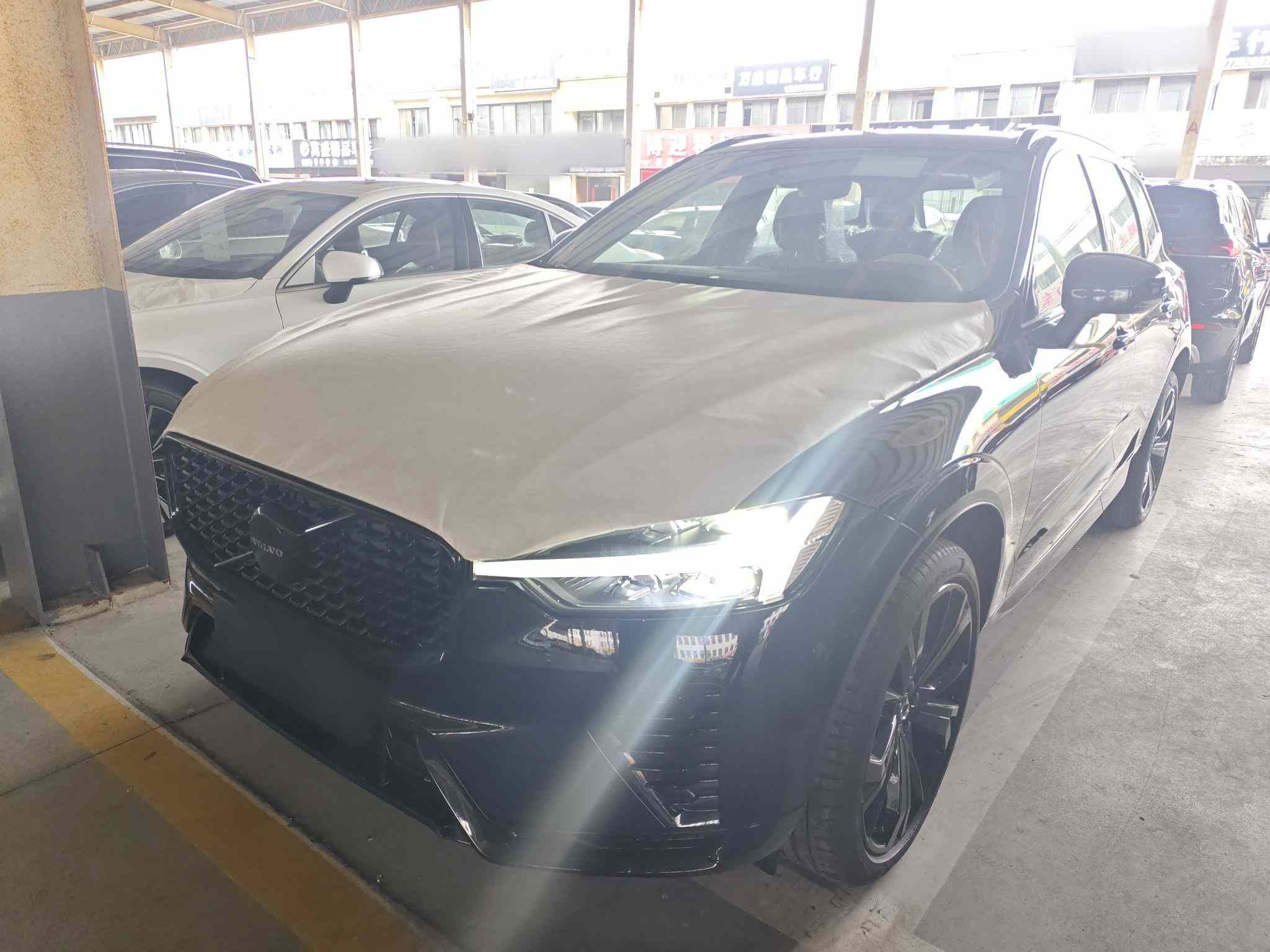 沃尔沃XC60 2025款 B5 四驱智远极夜黑版(2)