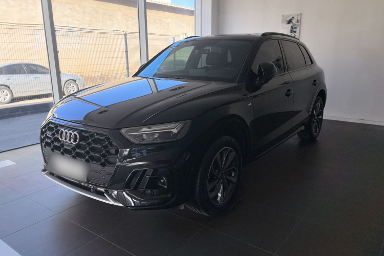 奥迪Q5L 2025款 40 TFSI 豪华动感型车身外观1