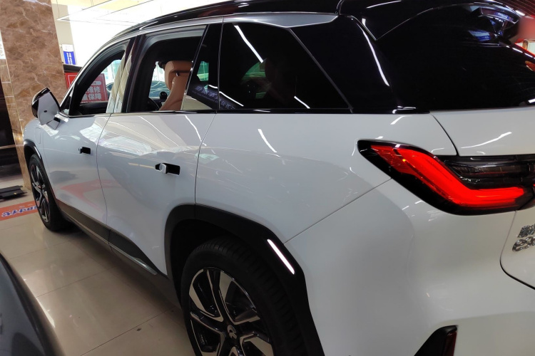 蔚来ES6 2020款 455KM 运动版车身外观4