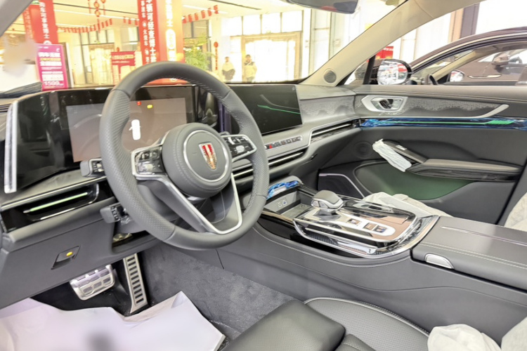 红旗H9 2025款 2.0T 两驱旗享豪华商务版 5座中控内饰7005