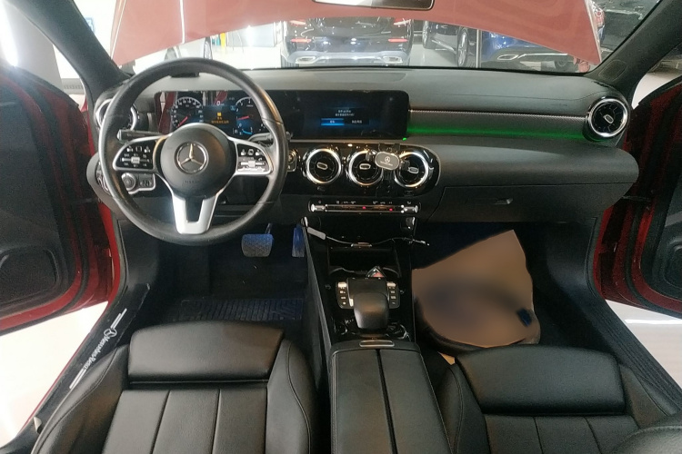 奔驰A级 2020款 改款二 A 180 L 运动轿车中控内饰7002