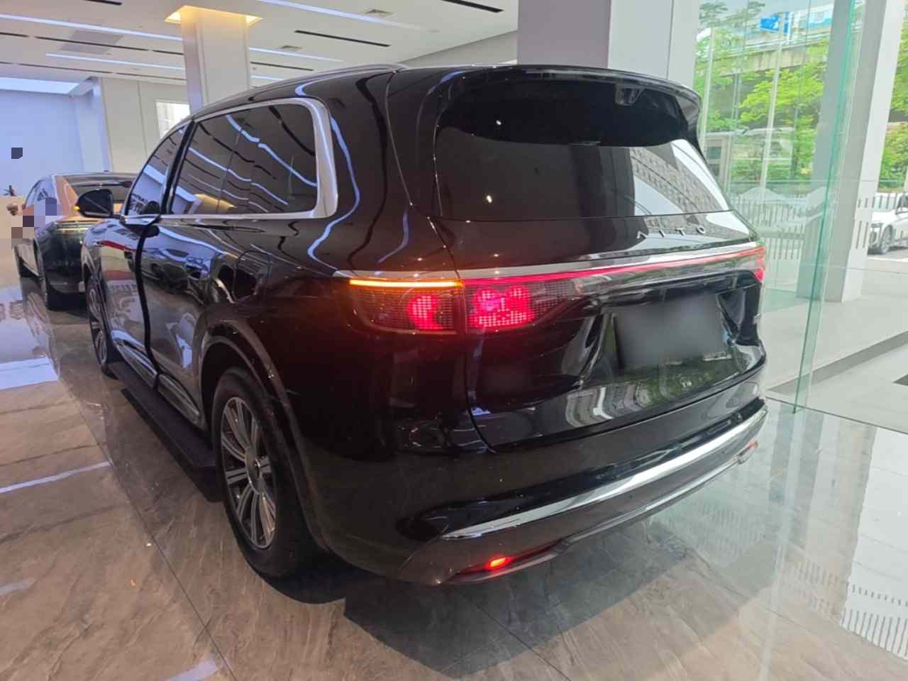 鸿蒙智行 问界M8 2025款 增程 Max+版 53.4kWh 6座版 (192线激光雷达）(3)