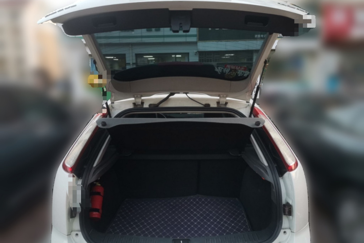 福特 福克斯 2013款 两厢经典 1.8L 手动基本型中控内饰23