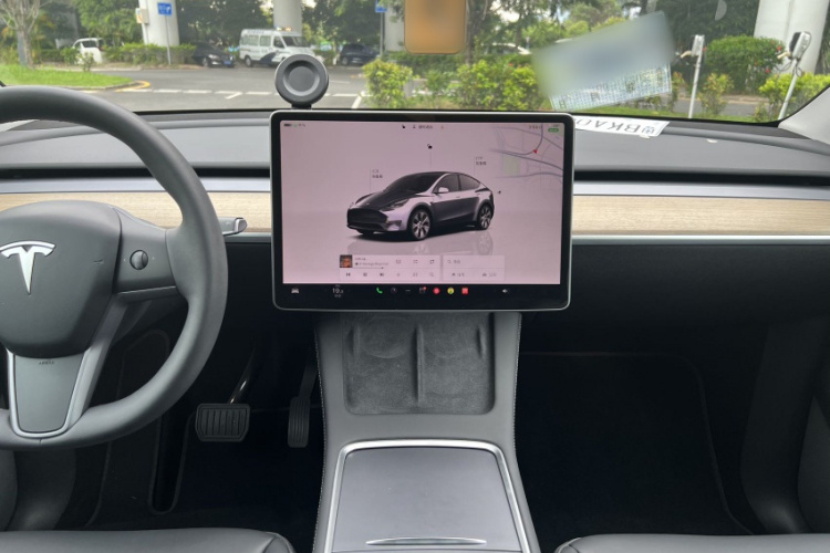 特斯拉 Model Y 2022款 长续航全轮驱动版中控内饰7002