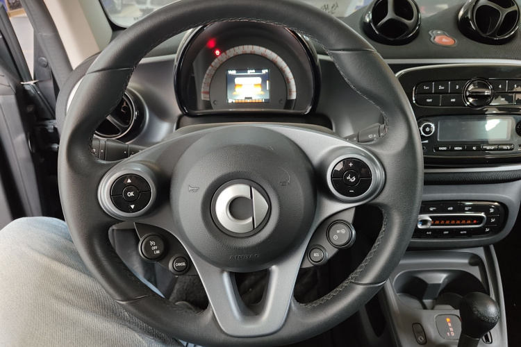 smart fortwo 2019款 0.9T 66千瓦硬顶风擎版 国VI局部细节13