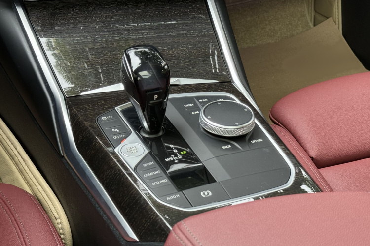 宝马3系 2021款 改款二 325Li M运动套装中控内饰7005