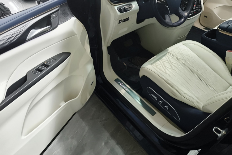 别克GL8 2020款 Avenir艾维亚 四座尊礼版中控内饰7003