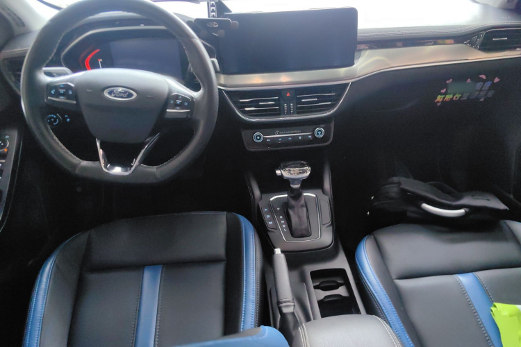 福特 福克斯 2021款 三厢 1.5L 自动锋跃型中控内饰12