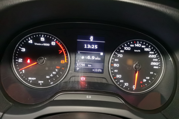 奥迪A3 2018款 30周年年型 Limousine 35 TFSI 时尚型局部细节14