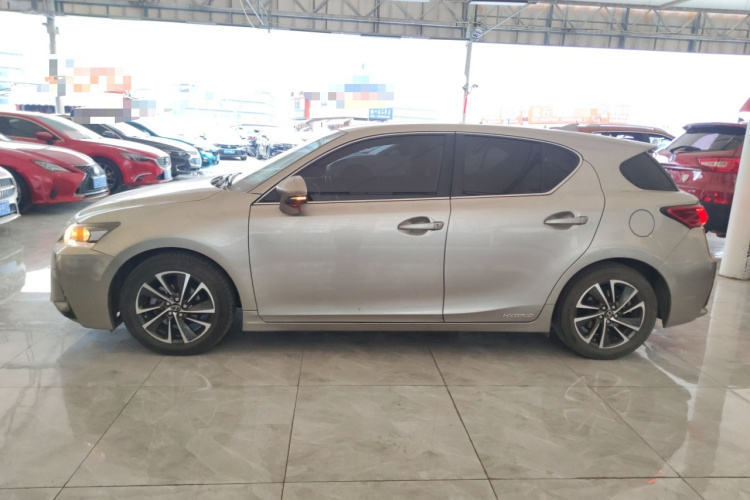 雷克萨斯CT 2017款 CT200h 精英版 单色 国VI车身外观4