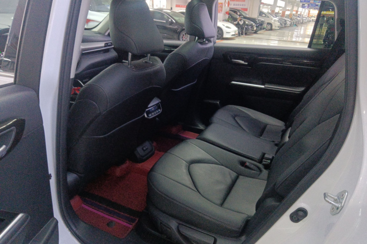 丰田 汉兰达 2023款 2.5L智能电混双擎四驱尊贵版 7座中控内饰21