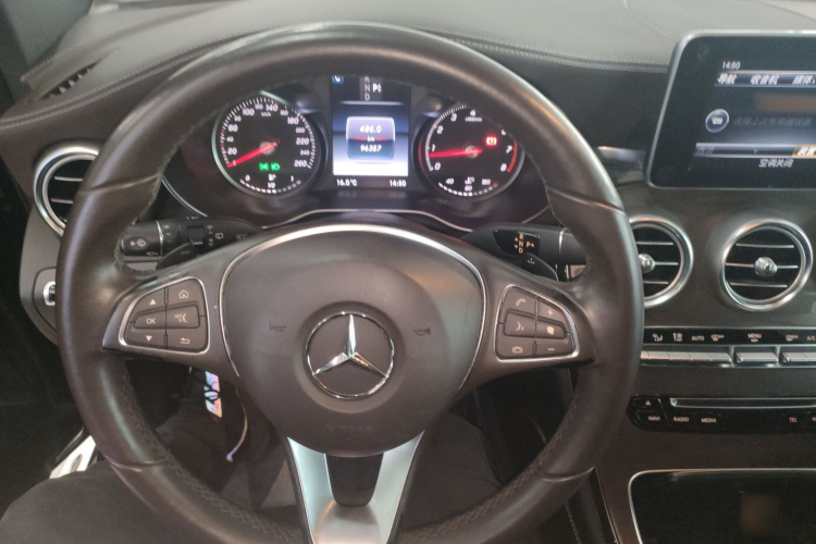 奔驰GLC 2016款 GLC 300 4MATIC 动感型中控内饰13