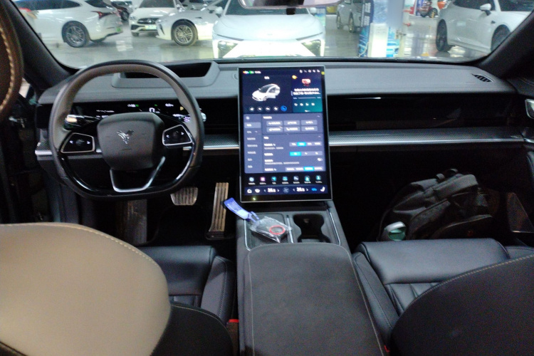哪吒汽车 哪吒S猎装 2024款 增程300 标准版中控内饰12