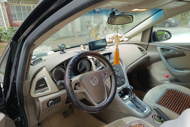 别克 英朗 2013款 GT 1.6L 自动时尚版中控内饰7003