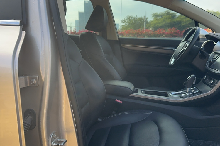 吉利汽车 帝豪GS 2016款 运动版 1.8L 自动领尚型局部细节41