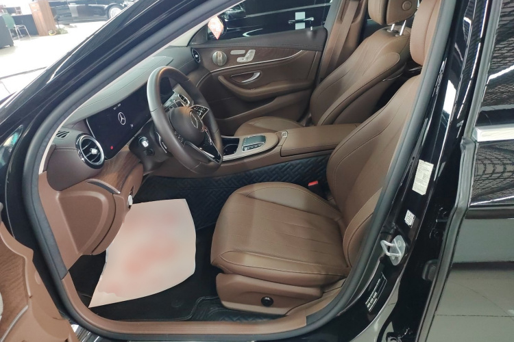 奔驰E级 2023款 改款 E 300 L 时尚型中控内饰19