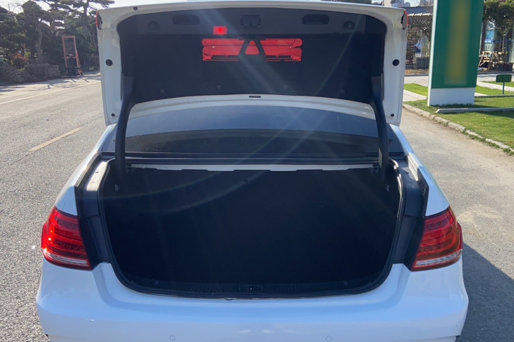 奔驰E级 2015款 改款 E 260 L 运动时尚型局部细节23