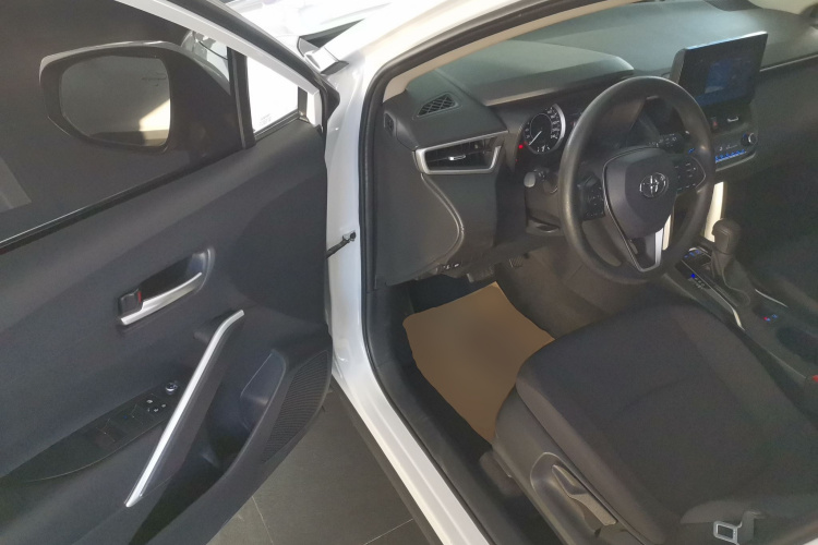 丰田 卡罗拉锐放 2022款 2.0L 豪华版中控内饰7003