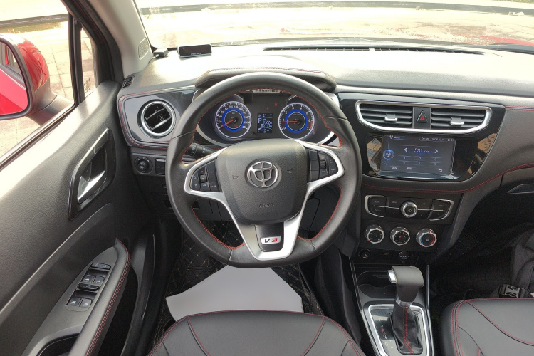 中华V3 2016款 1.5L 自动精英型中控内饰13