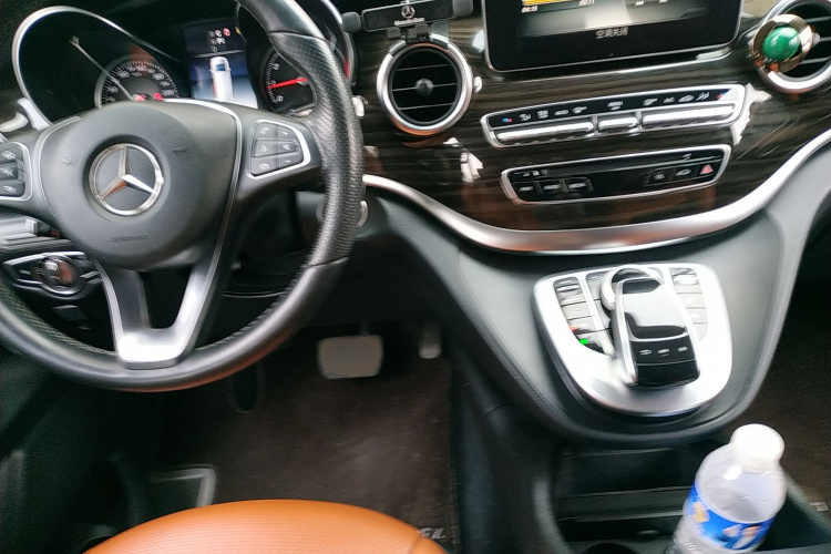 奔驰V级 2018款 V 260 领航版 国VI局部细节18