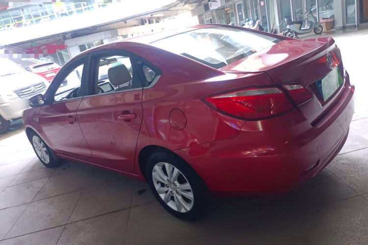 长安 逸动 2014款 1.6L 自动豪华型车身外观6003