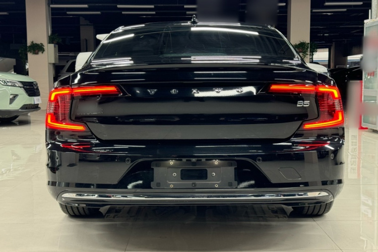 沃尔沃S90 2023款 B5 智逸豪华版车身外观6004