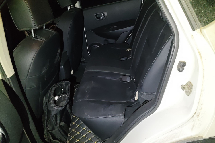 日产 逍客 2015款 2.0XL 酷火 CVT 2WD中控内饰21