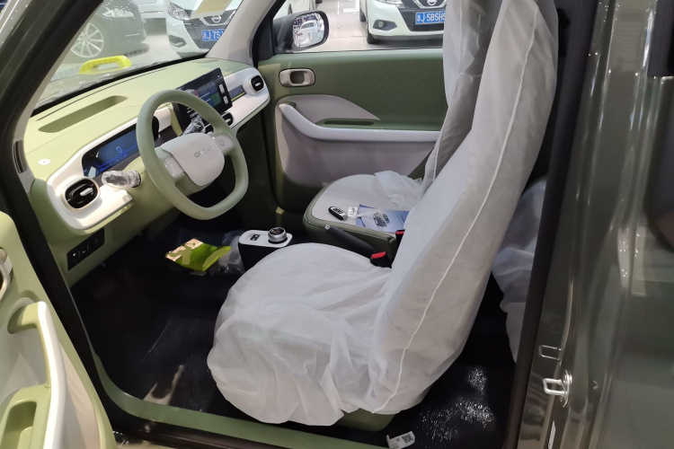 吉利银河 2025款 210km 熊猫骑士中控内饰19