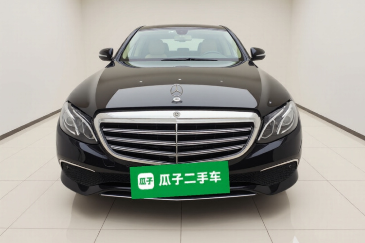 奔驰E级 2018款 改款 E 300 L 豪华型车身外观2