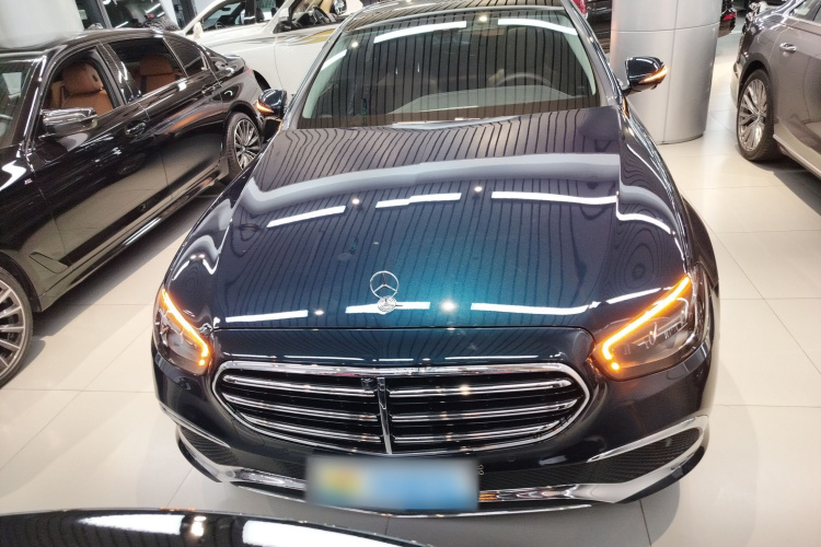 奔驰E级 2022款 改款 E 300 L 豪华型车身外观2