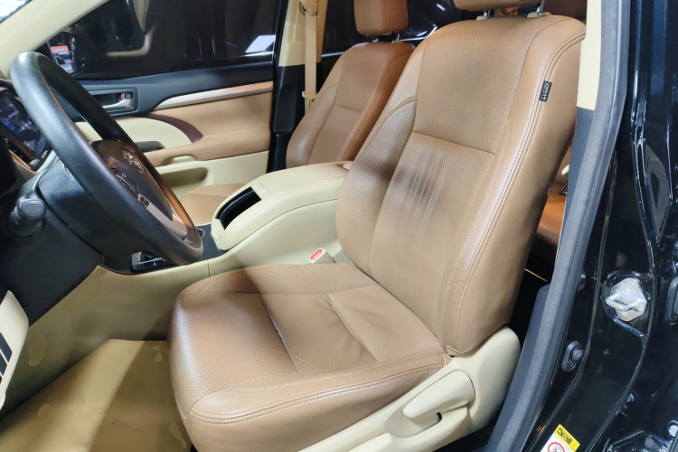 丰田 汉兰达 2017款 3.5L 四驱精英版 7座中控内饰19