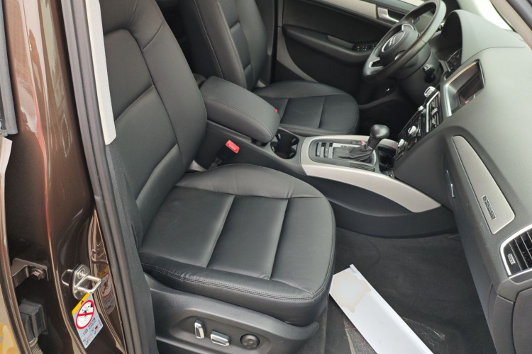 奥迪Q5 2015款 40 TFSI 进取型局部细节41