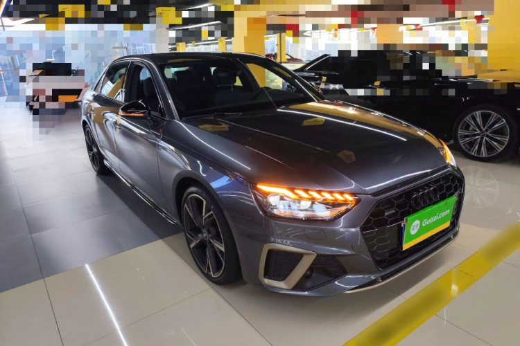 奥迪A4L 2024款 40 TFSI quattro RS套件燃速型车身外观3