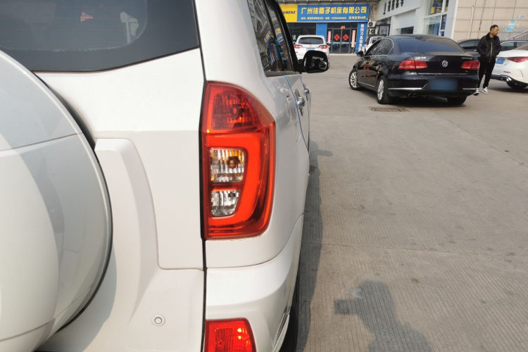 奇瑞 瑞虎3 2016款 1.6L CVT智尚版车身外观9