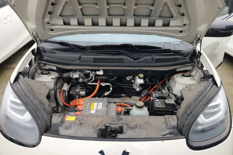 五菱汽车 五菱缤果 2023款 333km 悦享+款机舱底盘24