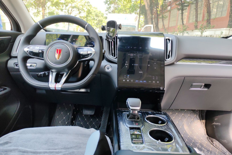 红旗HS3 PHEV 2025款 117km 劲为版中控内饰12