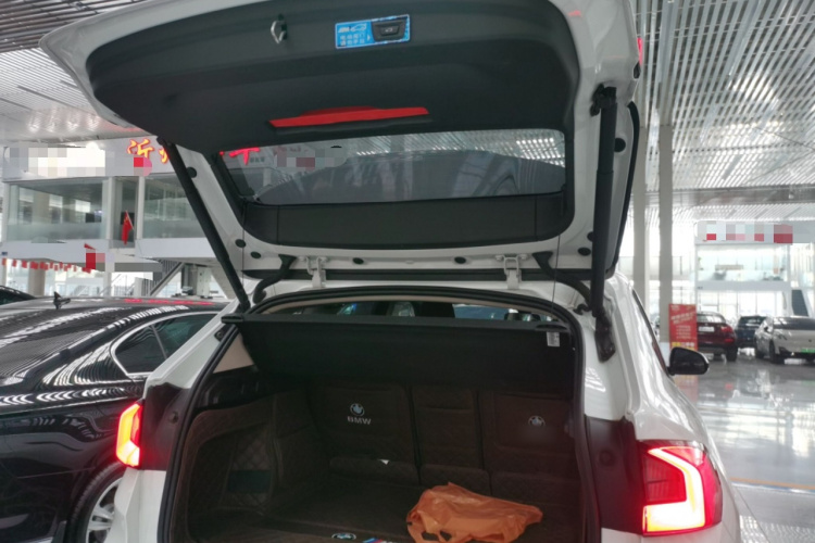 宝马X1 2023款 sDrive25Li X设计套装机舱底盘23