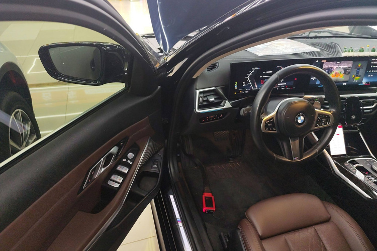 宝马3系 2023款 325Li M运动套装中控内饰7003