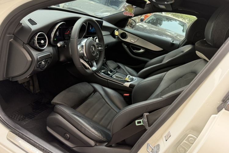 奔驰C级 2019款 C 260 运动版 4MATIC中控内饰7011