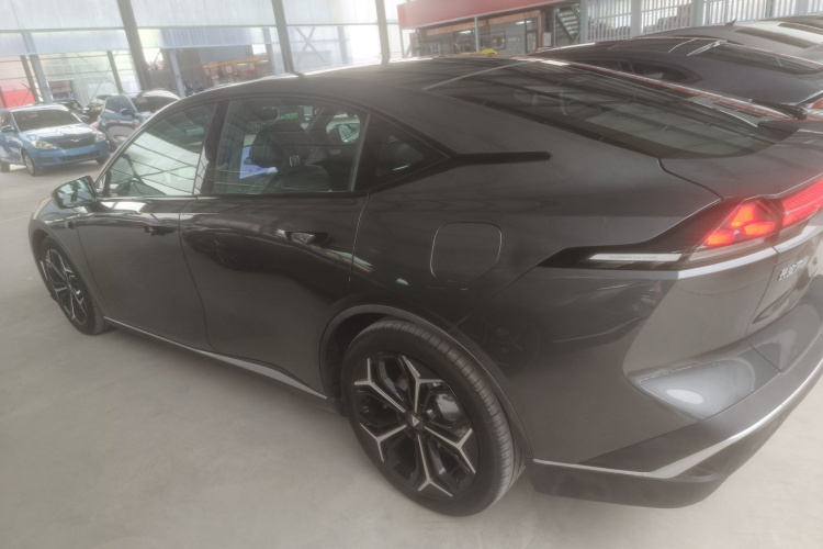 深蓝汽车 深蓝SL03 2023款 200Max增程版车身外观4