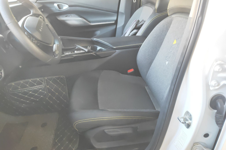 宝骏RC-5 2020款 RC-5W 1.5T CVT智耀豪华型局部细节19