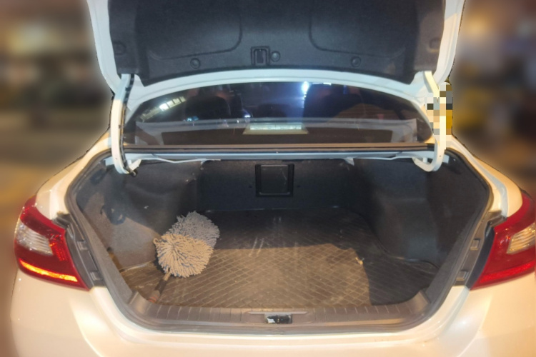 日产 天籁 2016款 改款 2.0L XL舒适版中控内饰23