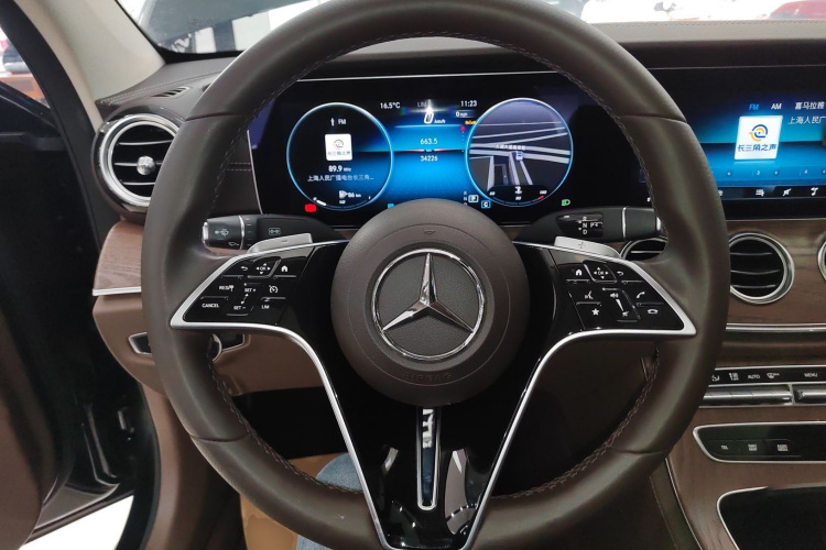 奔驰E级 2023款 改款 E 300 L 时尚型中控内饰13