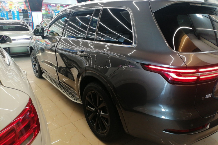 理想汽车 理想ONE 2020款 增程6座版车身外观4