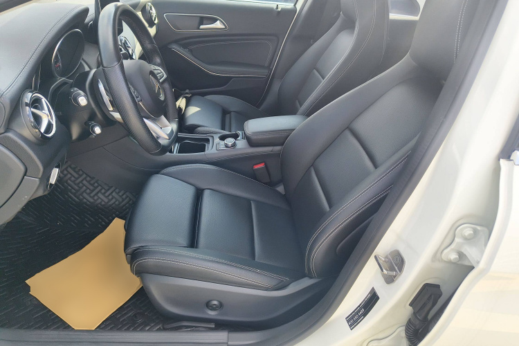 奔驰GLA 2019款 GLA 200 时尚型局部细节19