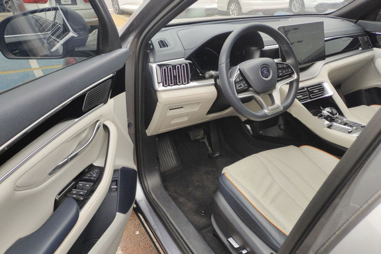 比亚迪 宋PLUS新能源 2021款 DM-i 51KM 尊荣型中控内饰20