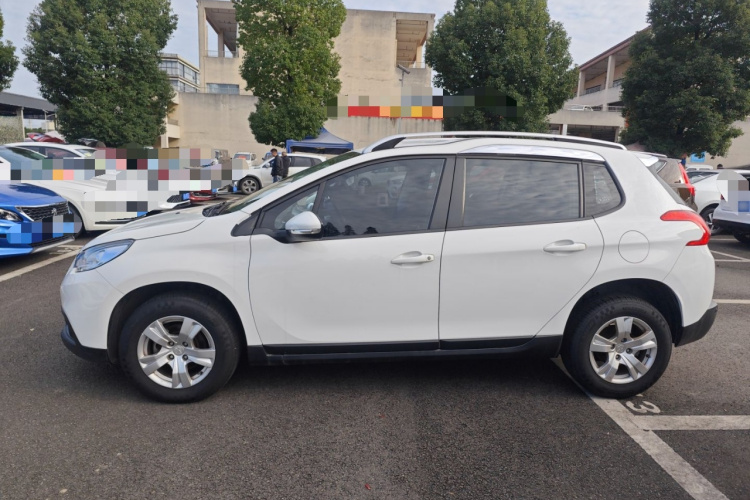 标致2008 2014款 1.6L 自动潮流版车身外观4