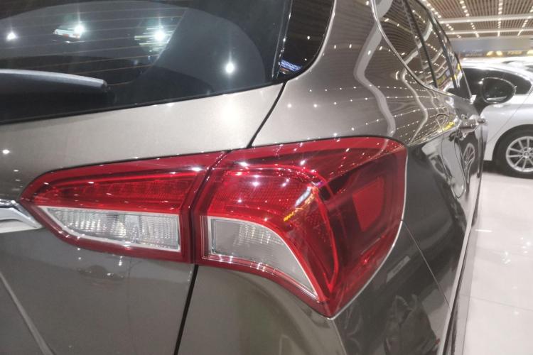 别克 昂科威 2019款 28T 四驱精英型 国VI车身外观9