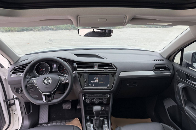 大众 途观L 2018款 330TSI 自动两驱豪华版中控内饰7001