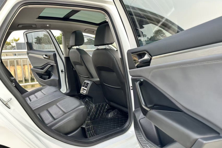 大众 速腾 2021款 200TSI DSG舒适智联版中控内饰7002